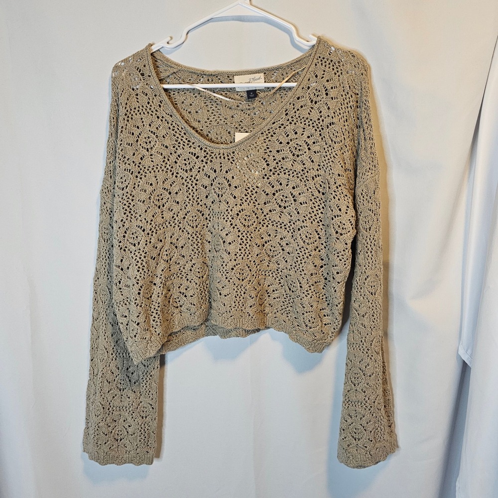 Universal Thread Crochet V-Neck Sweater in Beige